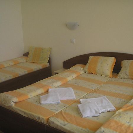 Семеен Хотел Атива - Family Hotel Ativa Łozenec Zewnętrze zdjęcie