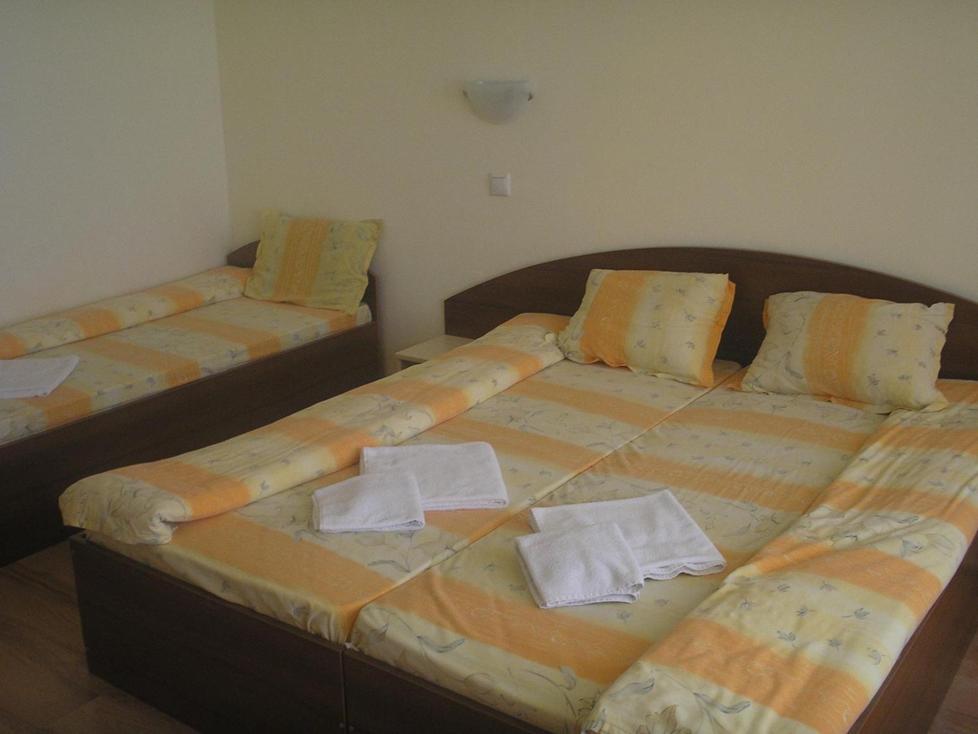 Семеен Хотел Атива - Family Hotel Ativa Łozenec Zewnętrze zdjęcie