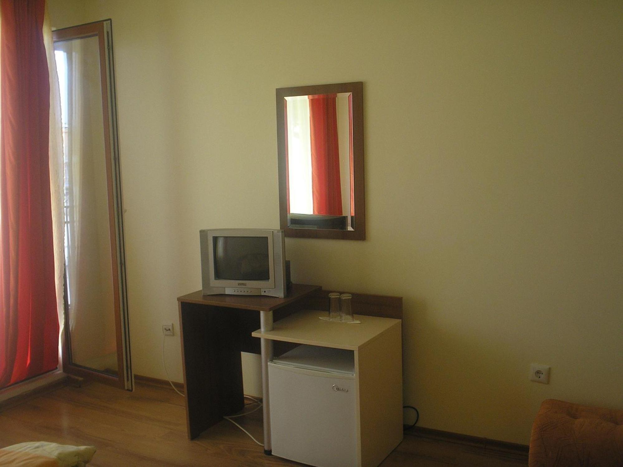 Семеен Хотел Атива - Family Hotel Ativa Łozenec Zewnętrze zdjęcie