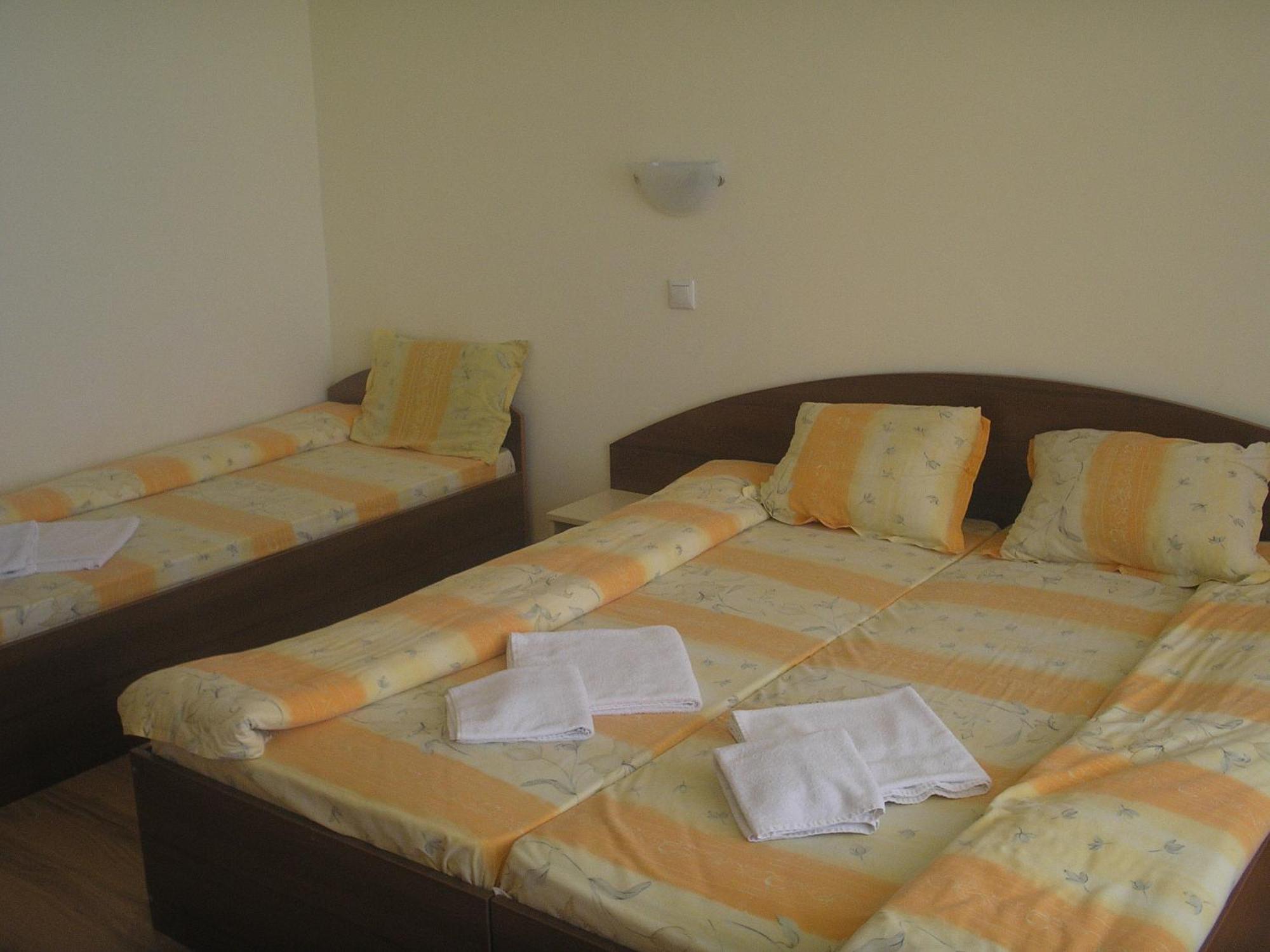 Семеен Хотел Атива - Family Hotel Ativa Łozenec Zewnętrze zdjęcie