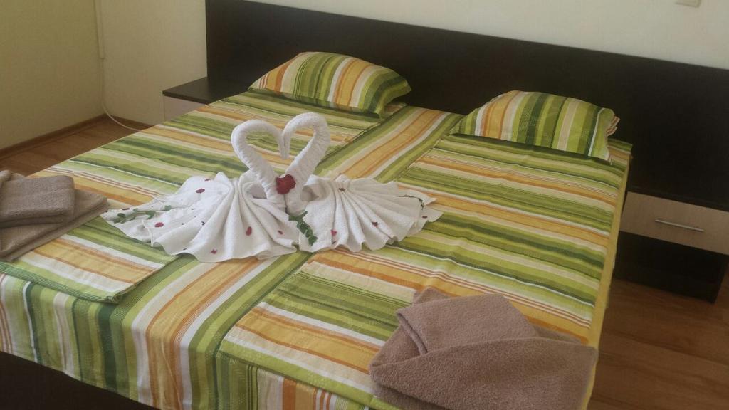 Семеен Хотел Атива - Family Hotel Ativa Łozenec Zewnętrze zdjęcie