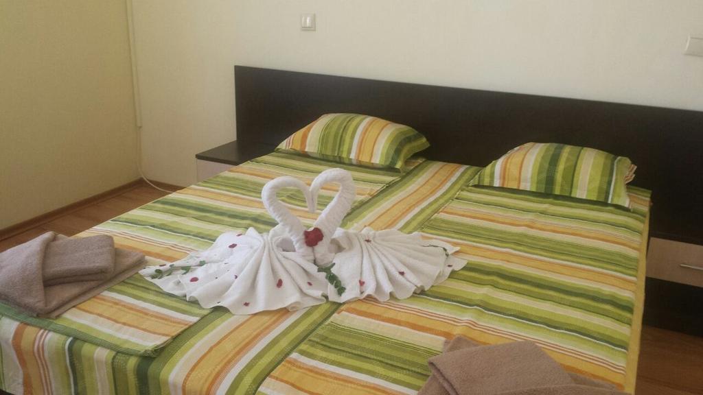Семеен Хотел Атива - Family Hotel Ativa Łozenec Zewnętrze zdjęcie