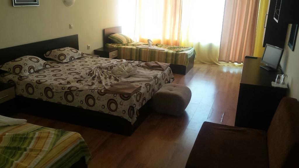 Семеен Хотел Атива - Family Hotel Ativa Łozenec Zewnętrze zdjęcie