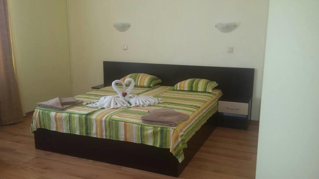 Семеен Хотел Атива - Family Hotel Ativa Łozenec Zewnętrze zdjęcie